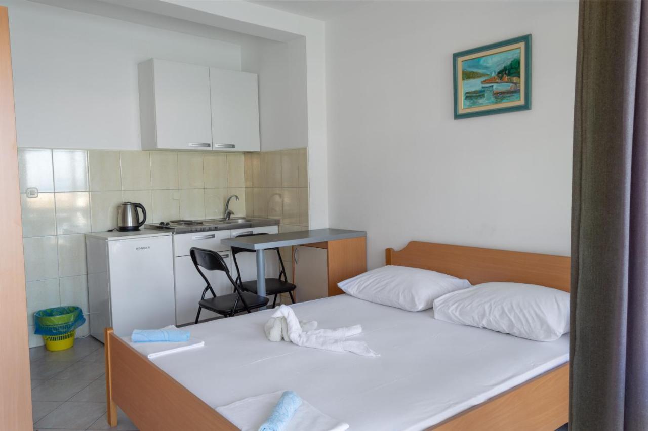 Apartments Ivica - Beachfront درفينيك المظهر الخارجي الصورة